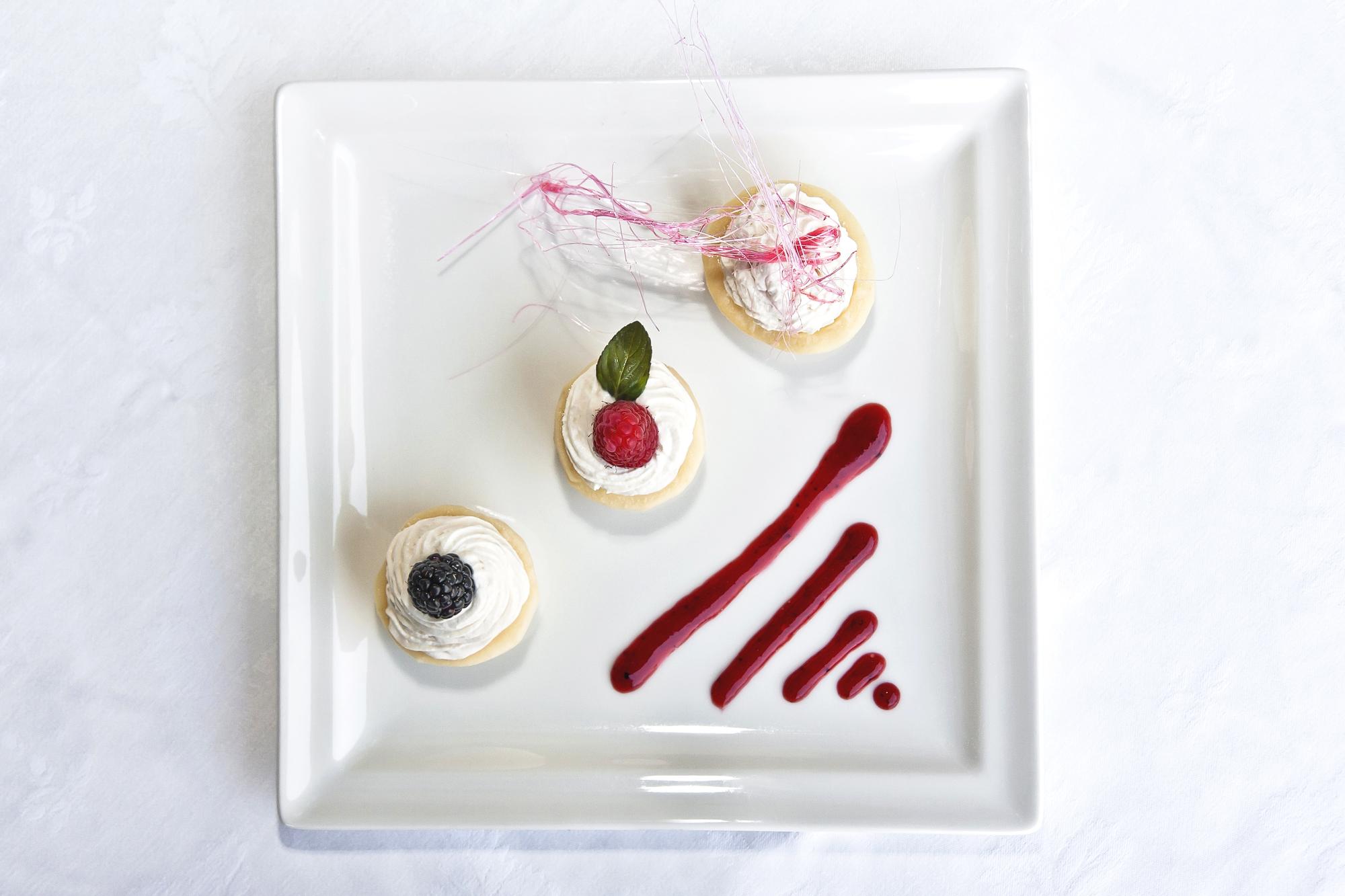 Dessert composition on textured plate